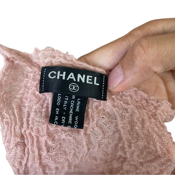 CHANEL Women SCARF/SHAWL 95% Wool 5% Cashmere Pink Embroidered Logo Rectangle - Picture 6 of 10